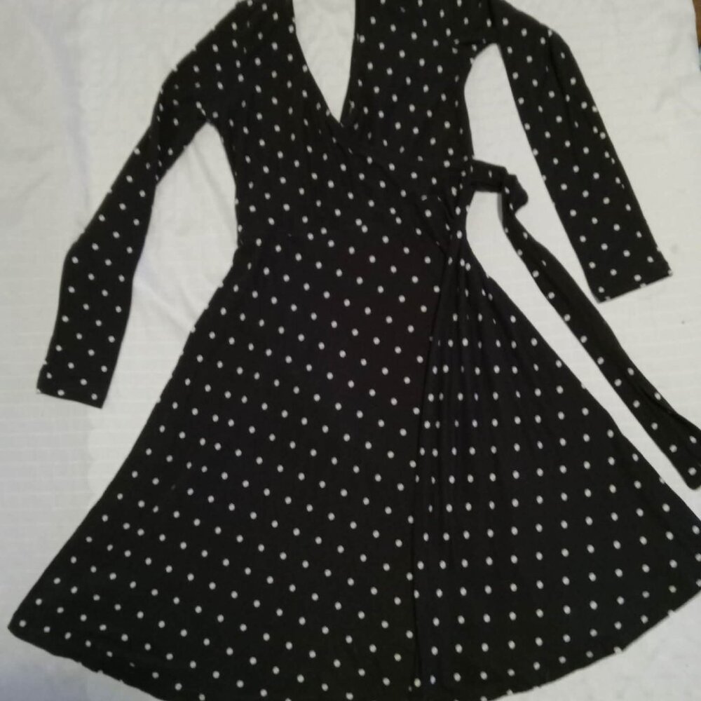 Beautiful black and white polka dot dress, backless with belt very soft, extends